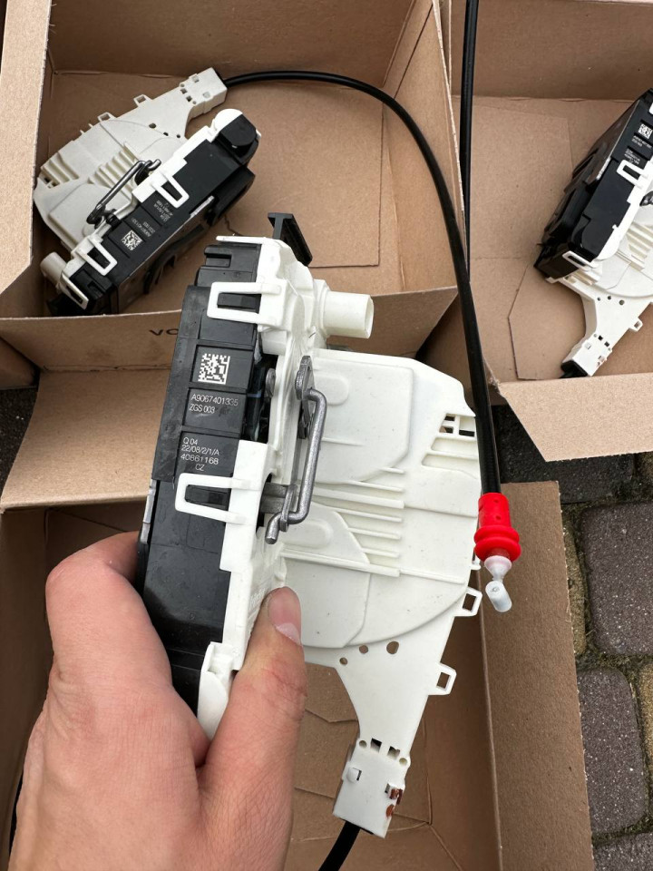 Замок центральний  задньої дверки Sprinter W906-907,Crafter