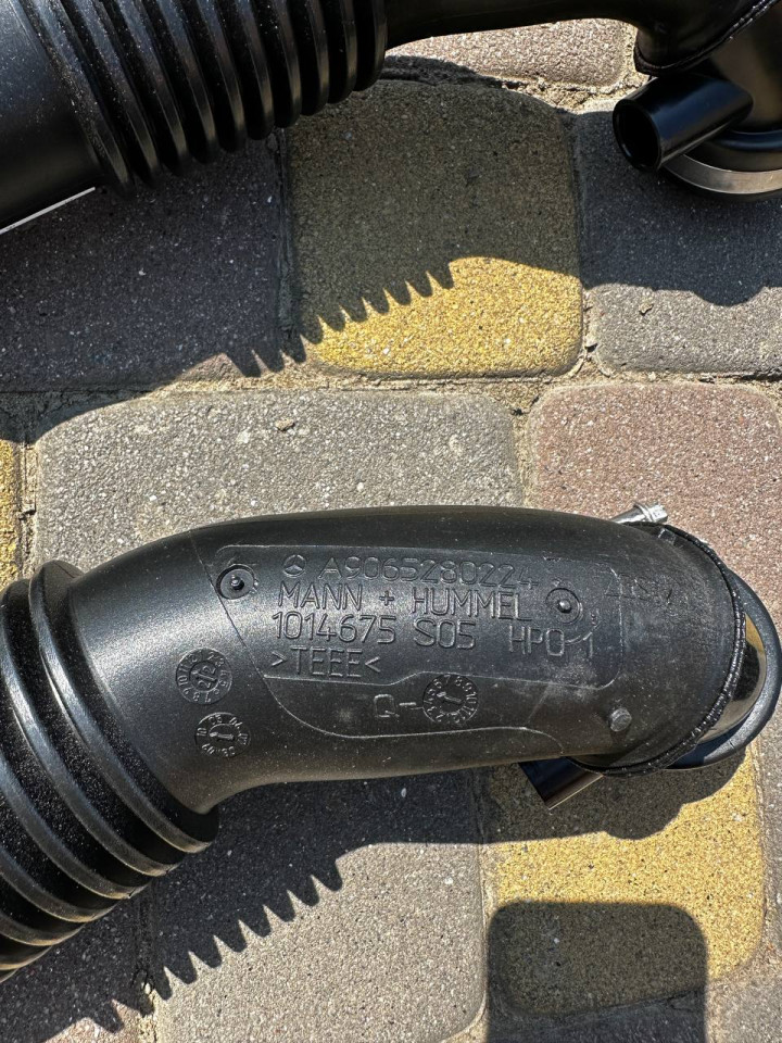 Патрубок повітряного фільтра до турбіни OM642 Sprinter W906-907