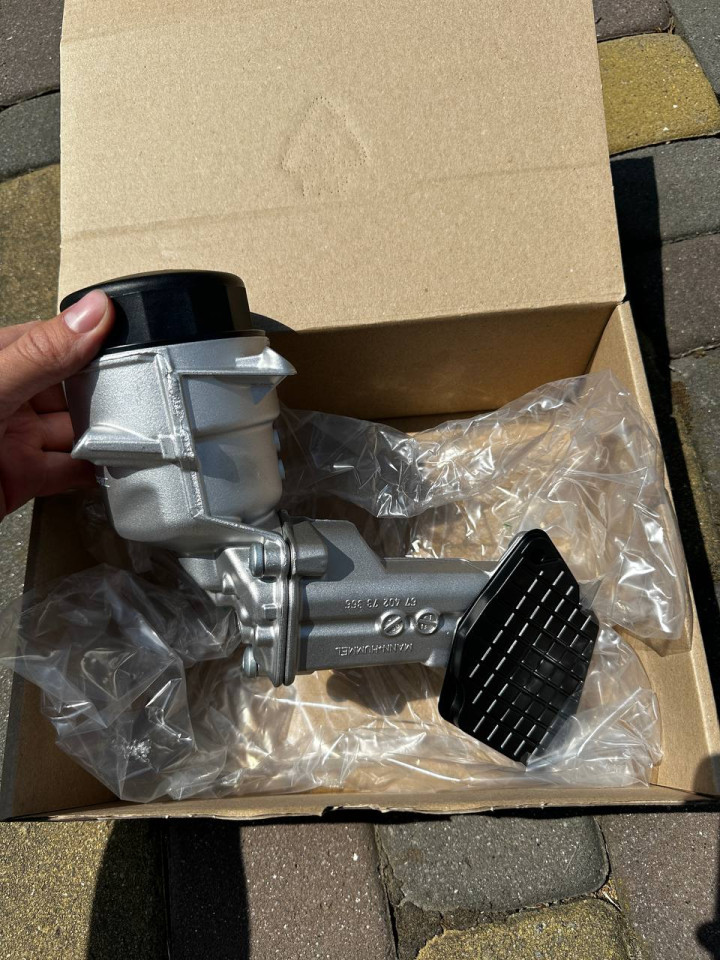 Корпус масляного фільтра ОМ642  Sprinter W906-907/Vito W639