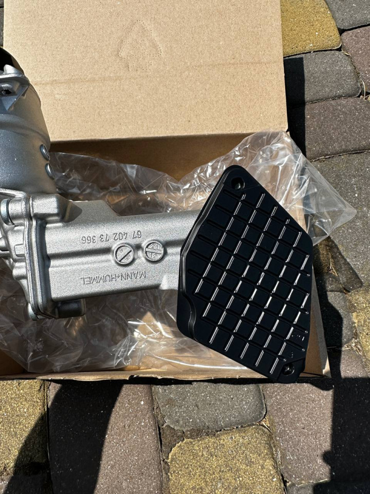 Корпус масляного фільтра ОМ642  Sprinter W906-907/Vito W639