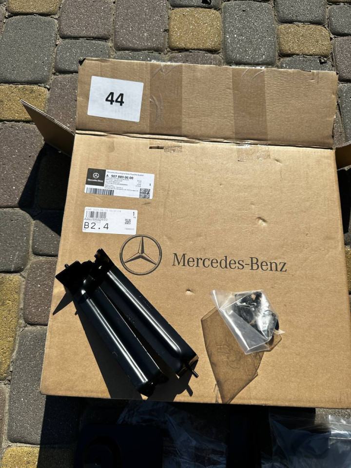 Бризговик передній (комплект) Sprinter W907-910