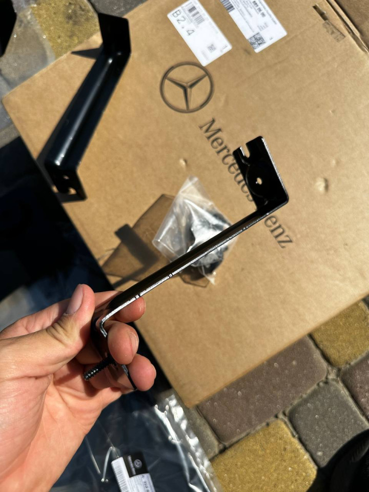 Бризговик передній (комплект) Sprinter W907-910