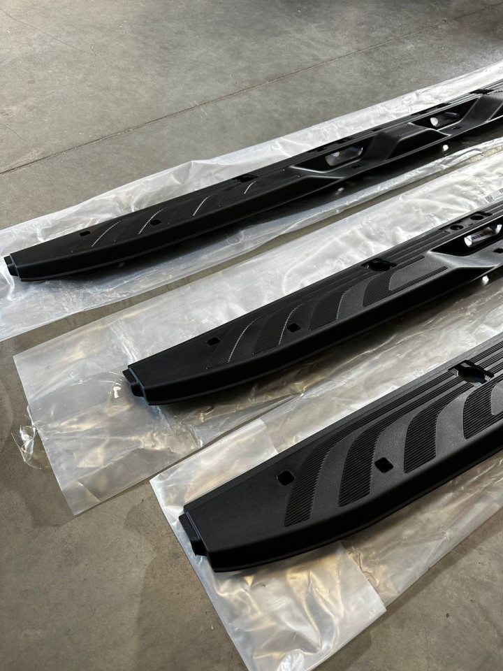 Накладка внутрішня заднього грузового відсіку Sprinter W907-910