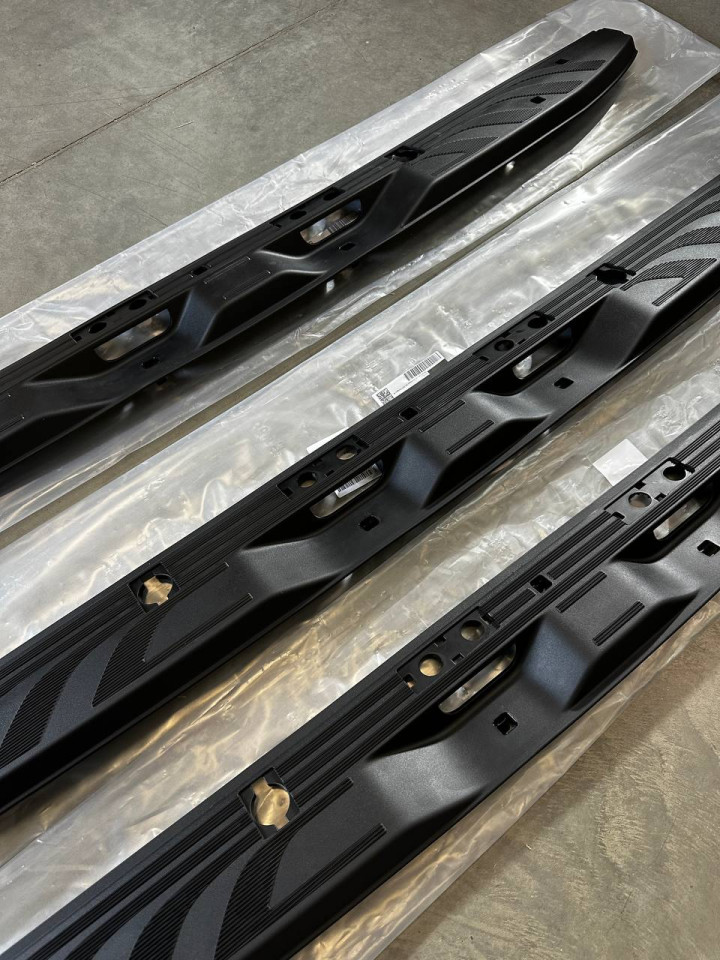 Накладка внутрішня заднього грузового відсіку Sprinter W907-910