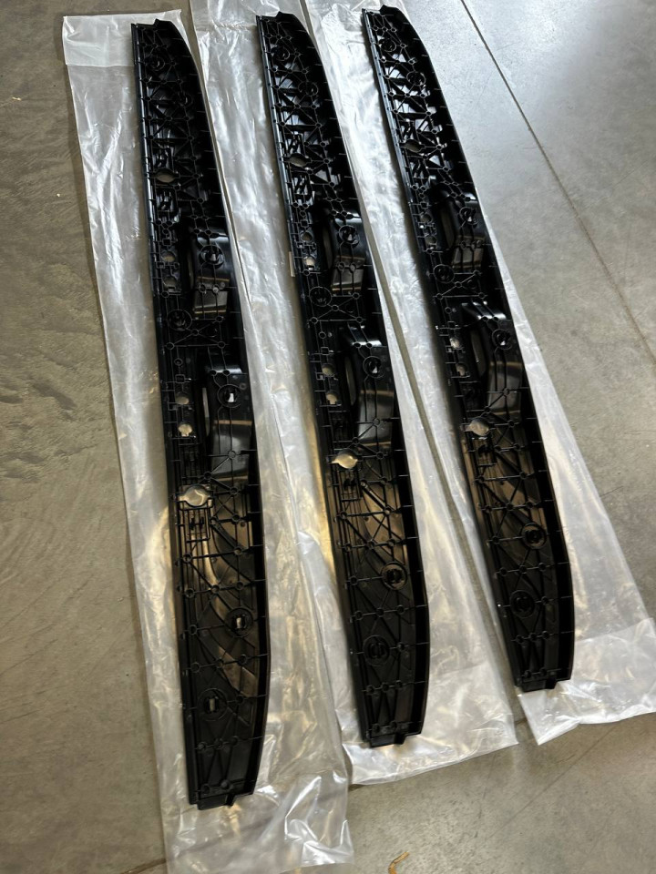 Накладка внутрішня заднього грузового відсіку Sprinter W907-910