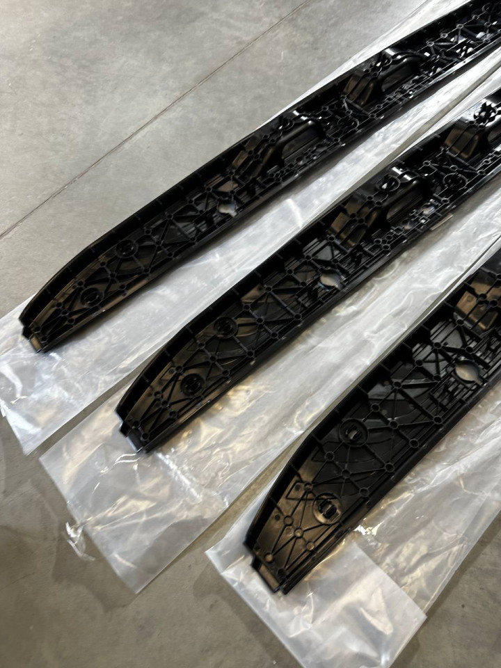 Накладка внутрішня заднього грузового відсіку Sprinter W907-910