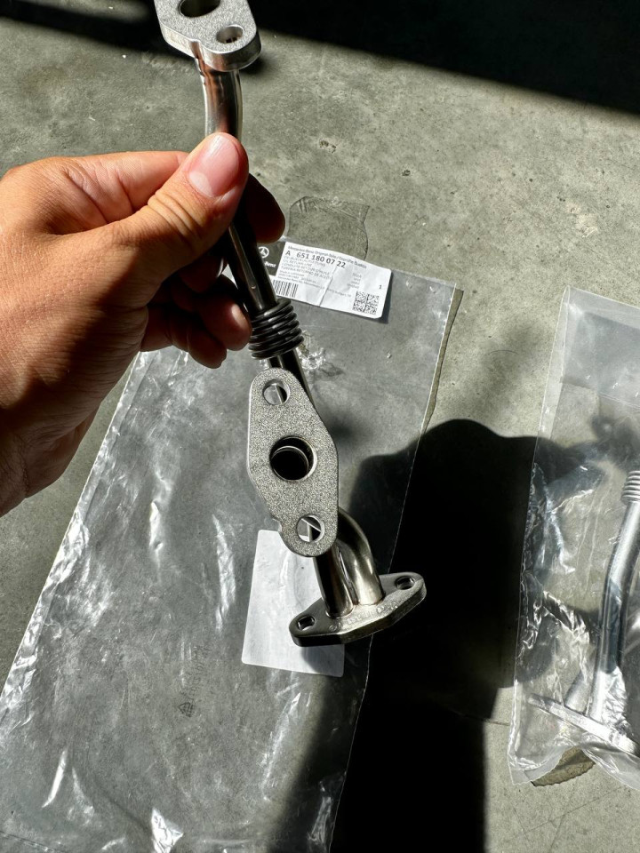 Трубка зливу масла з турбіни ОМ651 Sprinter W906-907