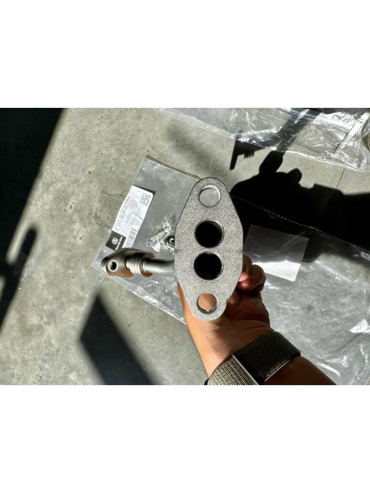 Трубка зливу масла з турбіни ОМ651 Sprinter W906-907