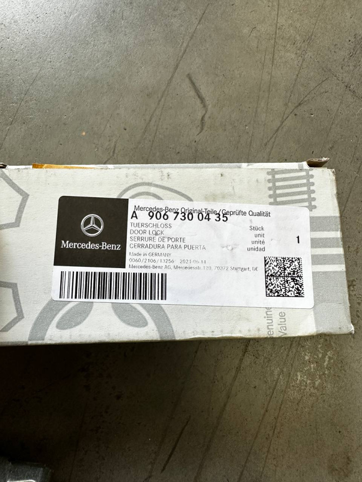 Замок розсувної бокової двері Sprinter W906 / VW Crafter A9067300435