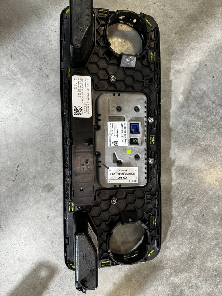 Магнітола з малим екраном у зборі з блоком Mercedes Sprinter W907–W910