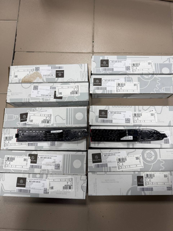 Катафот в задній клик Sprinter W907/W910, Права сторона - A9078202901,Ліва сторона - A9078202801