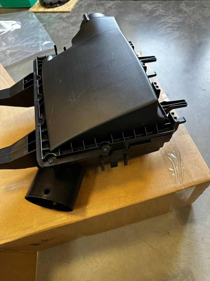 Корпус повітряного фільтра Б/У Sprinter W906/Crafter