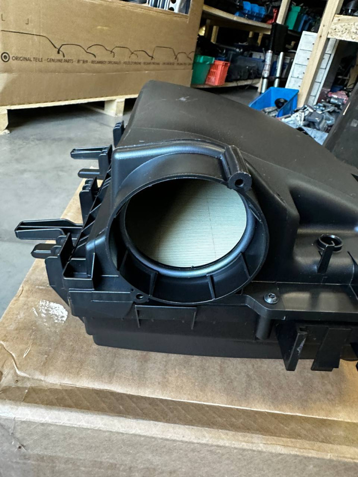 Корпус повітряного фільтра Б/У Sprinter W906/Crafter