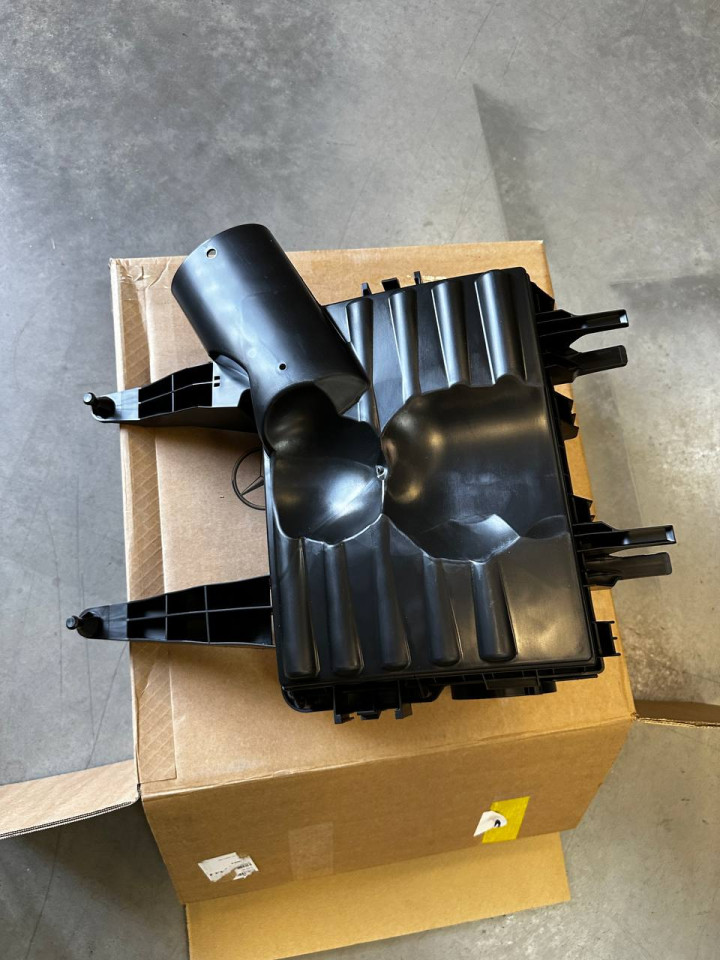 Корпус повітряного фільтра Б/У Sprinter W906/Crafter