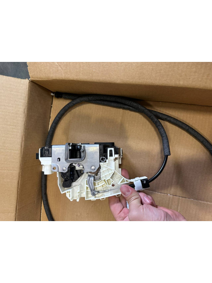 Замок бокової дверки Sprinter W907-910