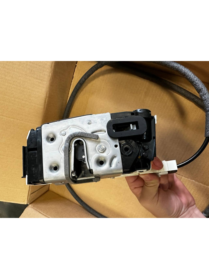 Замок бокової дверки Sprinter W907-910