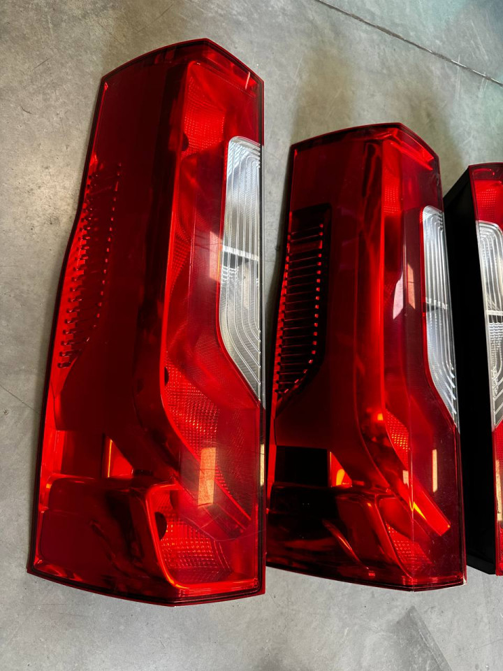 Стоп-ліхтар задній Sprinter W907-910