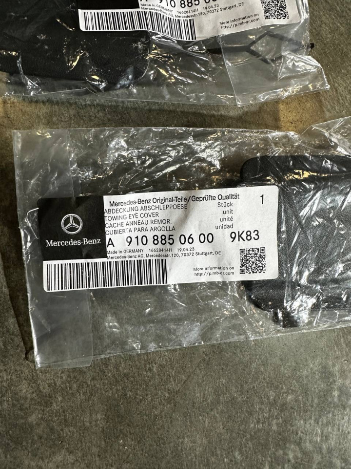 Заглушка буксировочного крюка в бампер Sprinter W907-910 A9108850600