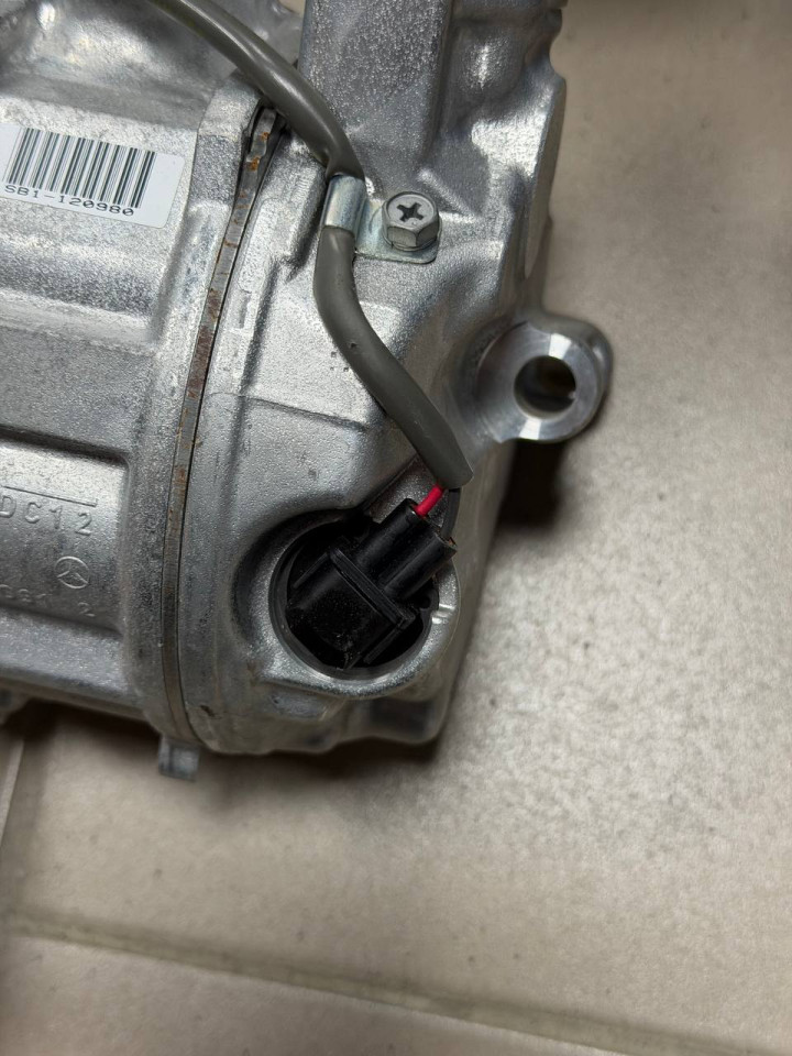 Компресор кондиціонера Sprinter W906 W907 Vito W639 A0008303202 