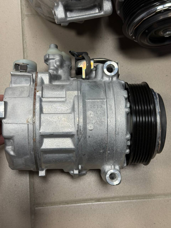 Компресор кондиціонера Sprinter W906 W907 Vito W639 A0008303202 