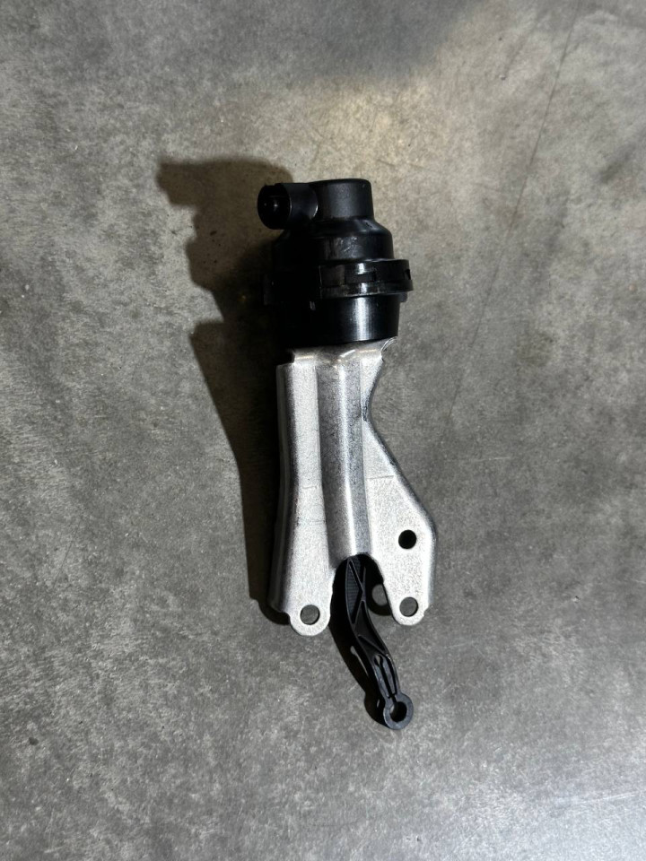 Клапан/актуатор приводу заслінки EGR Sprinter W906-907/W639-447  A6511410369