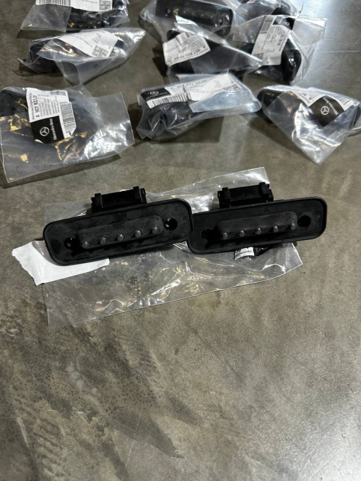 Контакт дверей бічних ПАПА (на дверях) Vito W639-447/ Sprinter W907-910