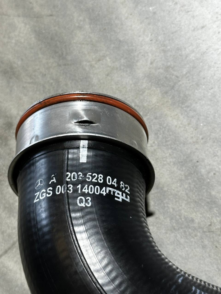 Патрубок інтеркулера Mercedes-Benz W203 A2035280482