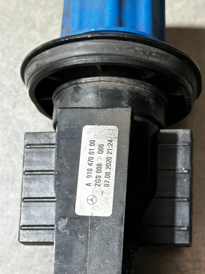 Заливна горловина бака AdBlue Mercedes-Benz Sprinter W907 / W910  A9104700100