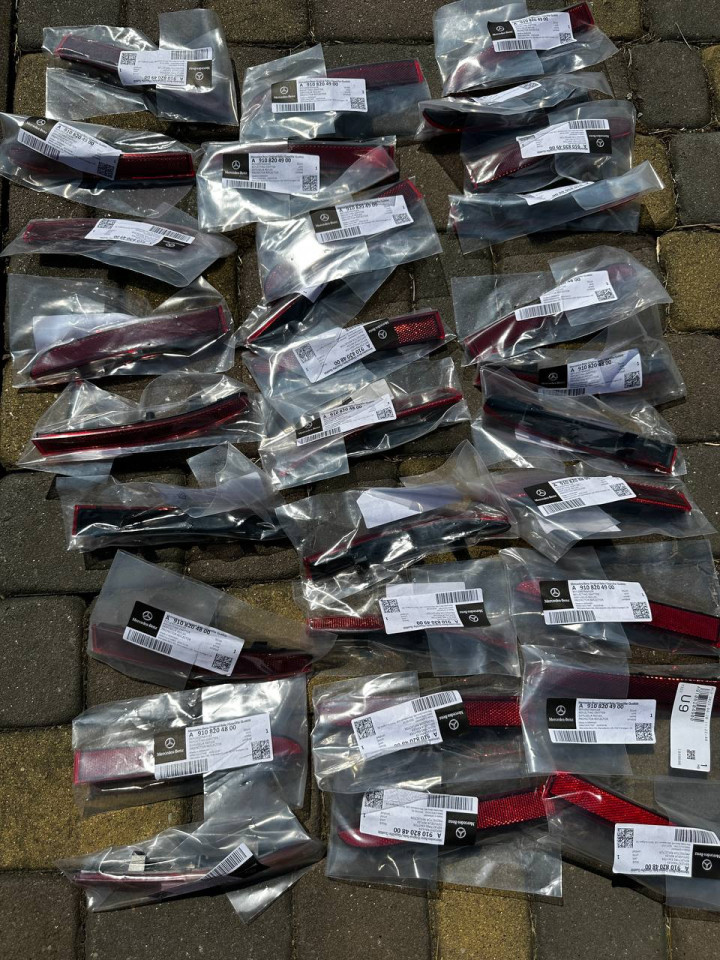 Катафот задній клик Sprinter W907/W910, Права сторона - A9108204900,ліва сторона - A9108204800