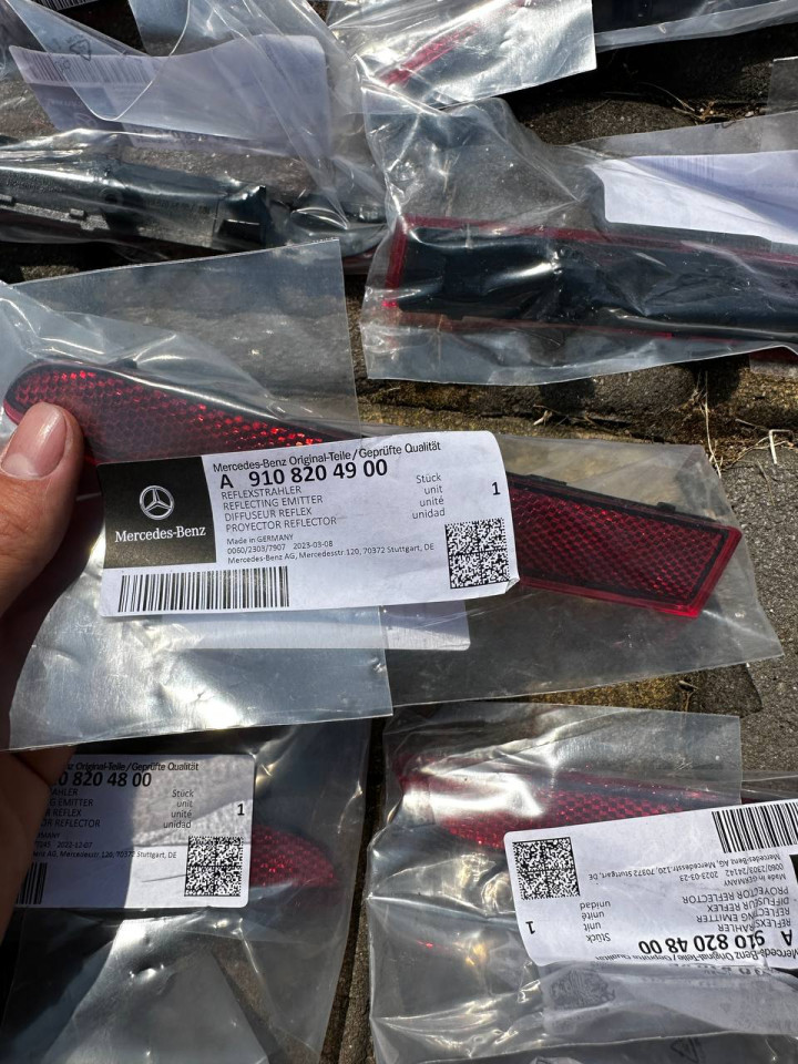 Катафот задній клик Sprinter W907/W910, Права сторона - A9108204900,ліва сторона - A9108204800