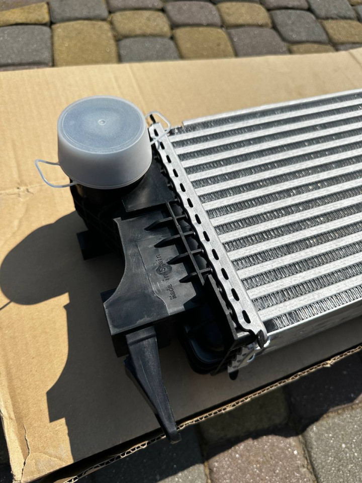 Радіатор інтеркулера OM651  Sprinter W907 -W910