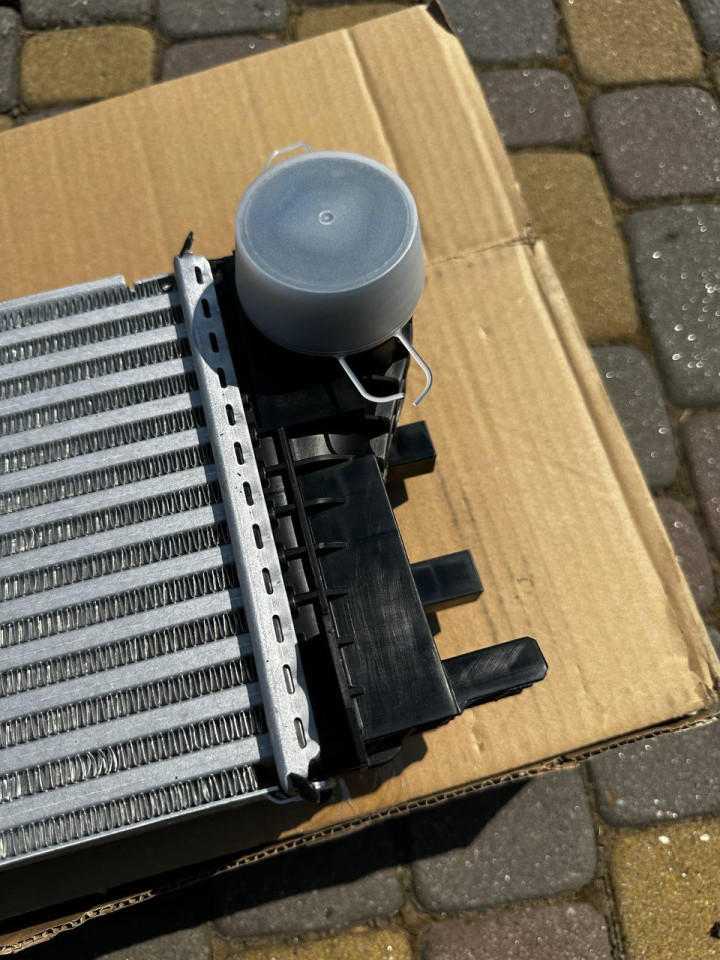 Радіатор інтеркулера OM651  Sprinter W907 -W910