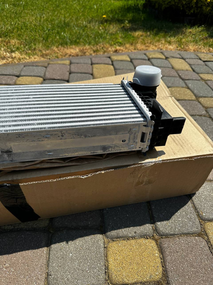 Радіатор інтеркулера OM651  Sprinter W907 -W910