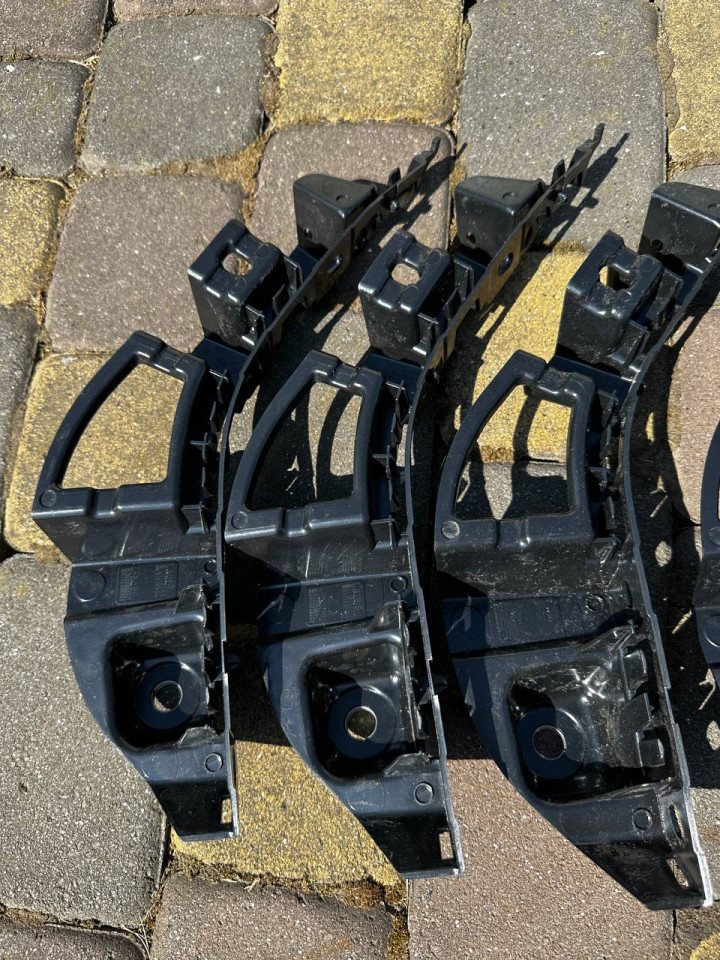 Кріплення крила-бампер Sprinter W907-910,A9108850400 - ліва,A9108850500 - права