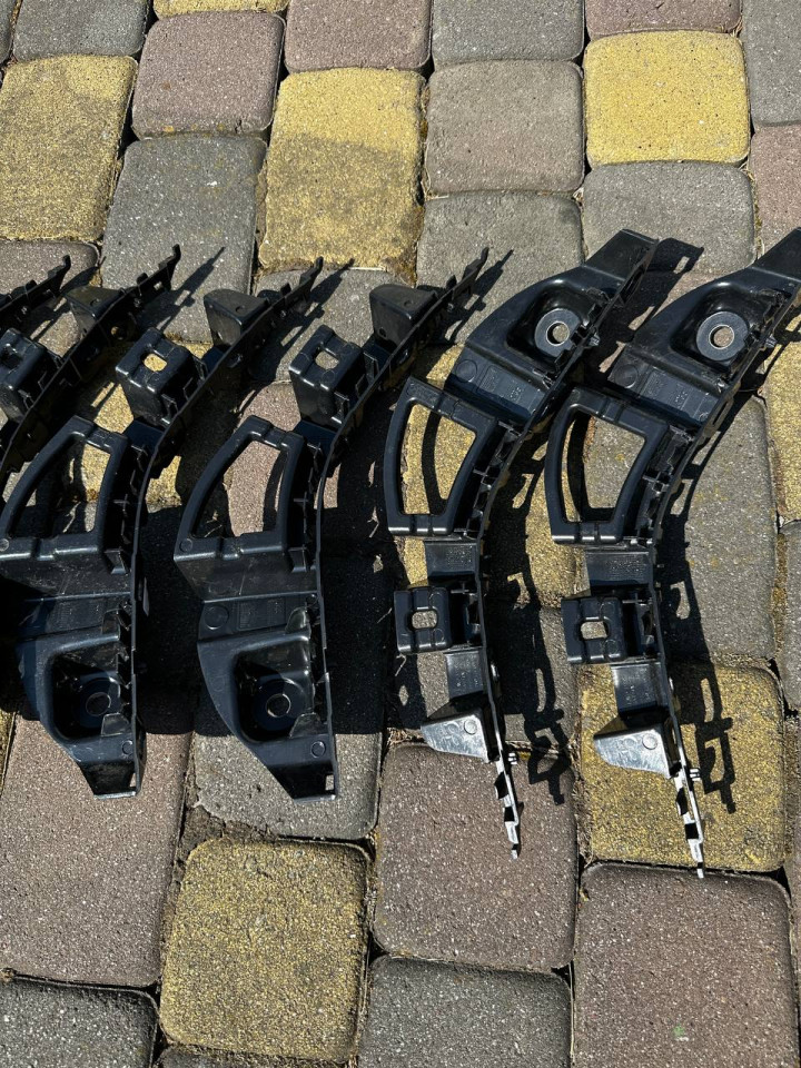 Кріплення крила-бампер Sprinter W907-910,A9108850400 - ліва,A9108850500 - права