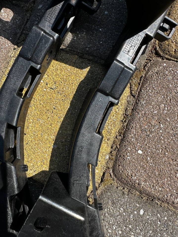 Кріплення крила-бампер Sprinter W906 рест