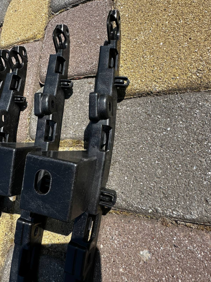 Кріплення крила-бампер Sprinter W906 рест