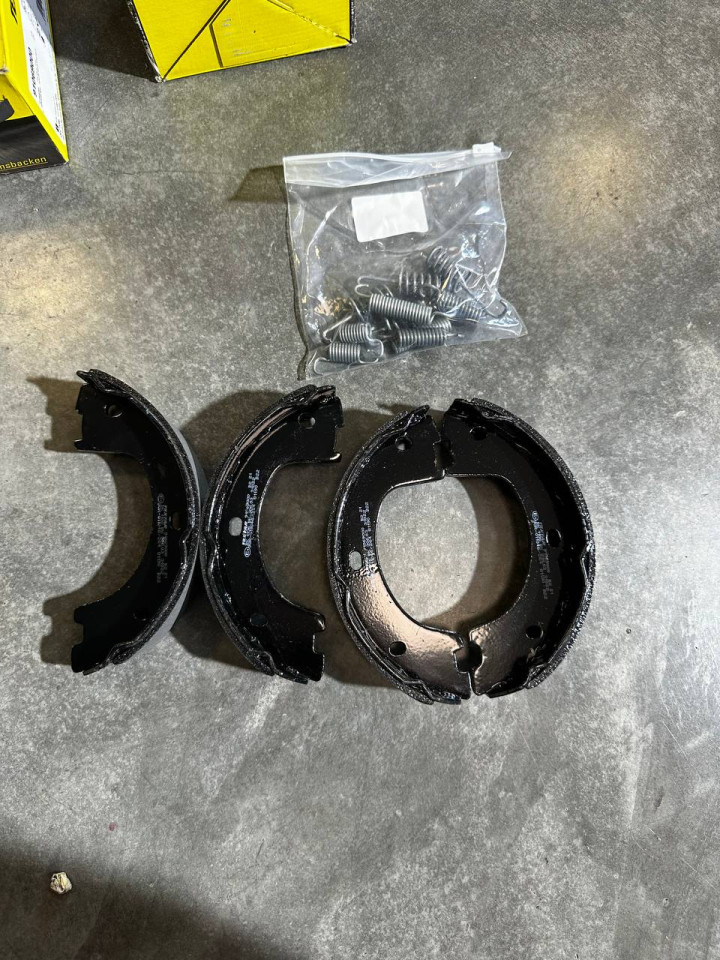 Колодки ручника ДВУХКАТКОВИЙ Sprinter W906-W910/VW Crafter (з пружинками) 91069000