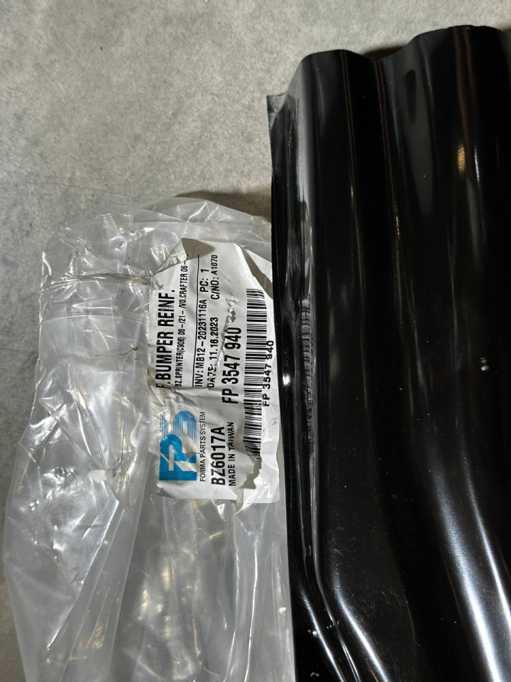 Підсилювач переднього бампера Mercedes Sprinter W906  VW Crafter FP3547940