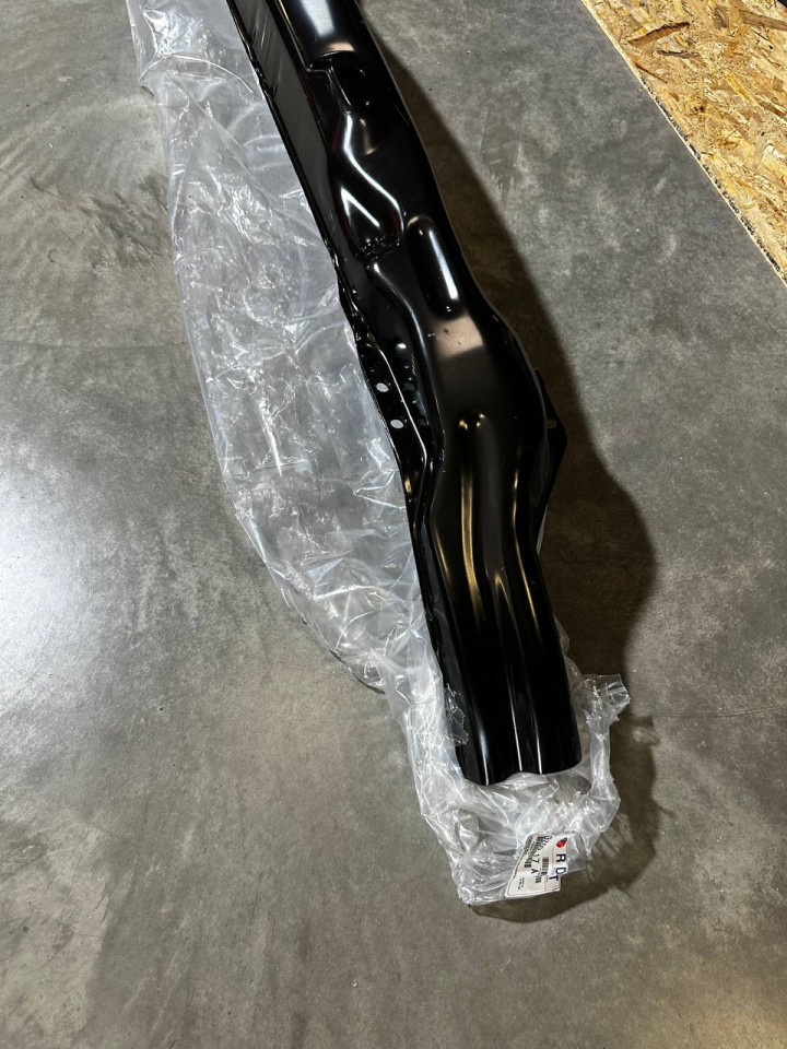 Підсилювач переднього бампера Mercedes Sprinter W906  VW Crafter FP3547940