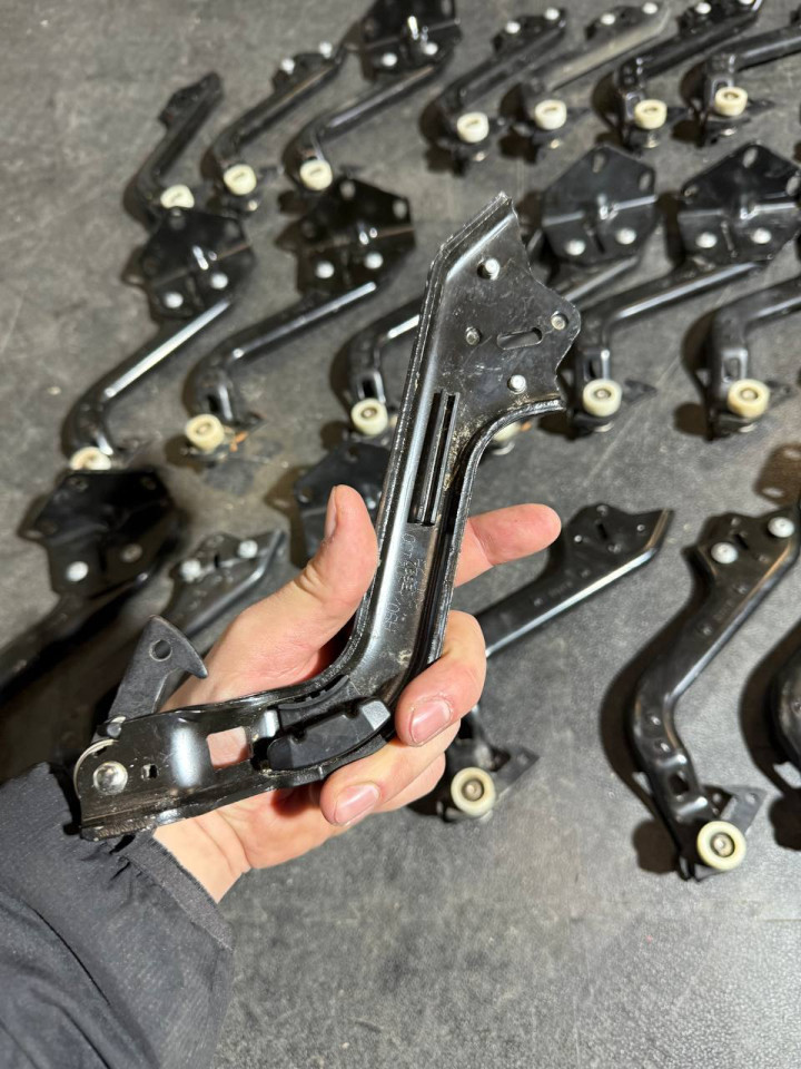 Ролик нижній бічних/зсувних дверей Sprinter W907-910