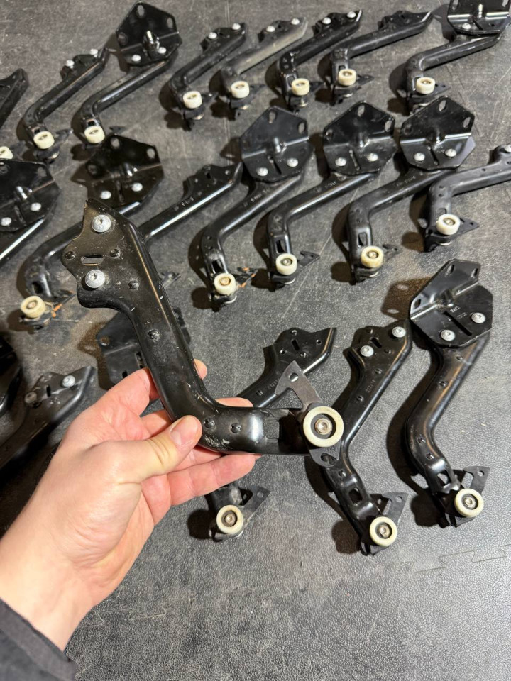 Ролик нижній бічних/зсувних дверей Sprinter W907-910