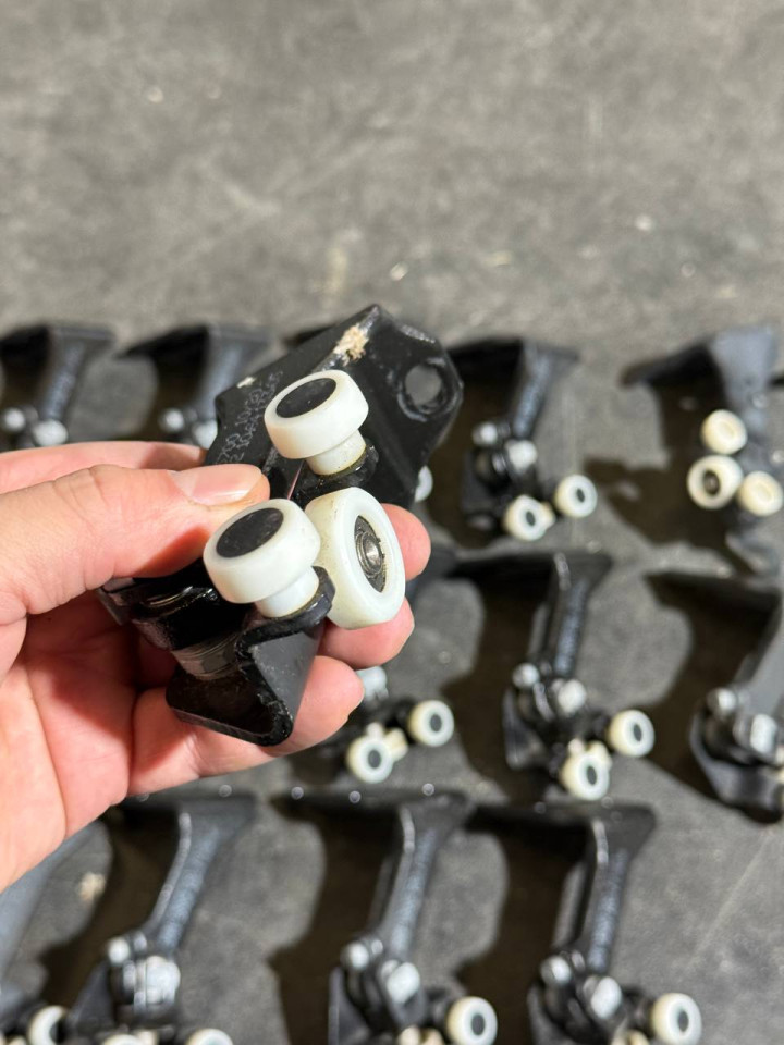 Ролик верхній бічних/зсувних дверей Sprinter W907-910