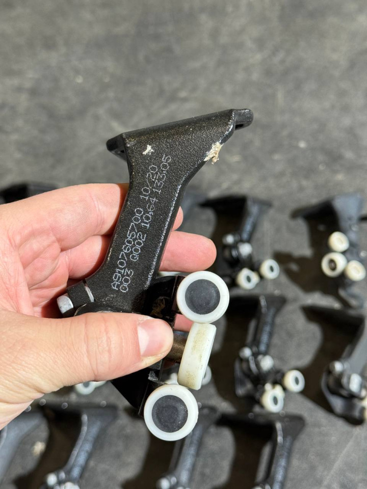 Ролик верхній бічних/зсувних дверей Sprinter W907-910