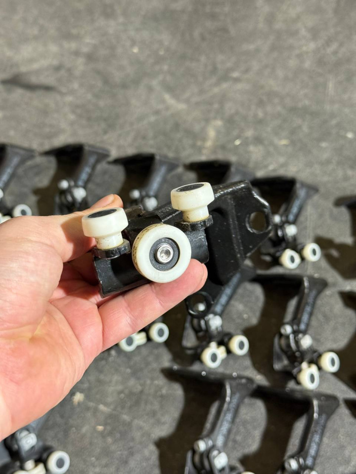 Ролик верхній бічних/зсувних дверей Sprinter W907-910