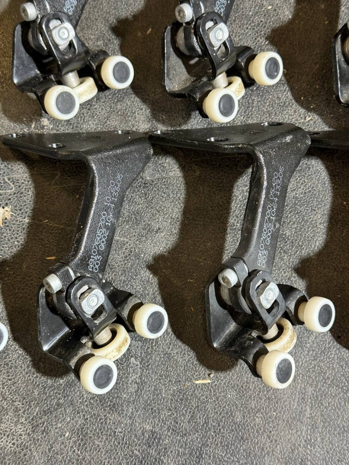 Ролик верхній бічних/зсувних дверей Sprinter W907-910