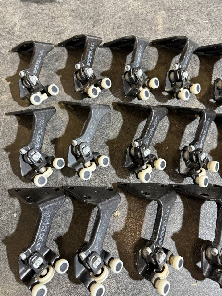 Ролик верхній бічних/зсувних дверей Sprinter W907-910