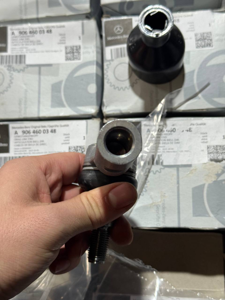 Наконечник тяги рульової Sprinter W906-907/VW Crafter Л=П