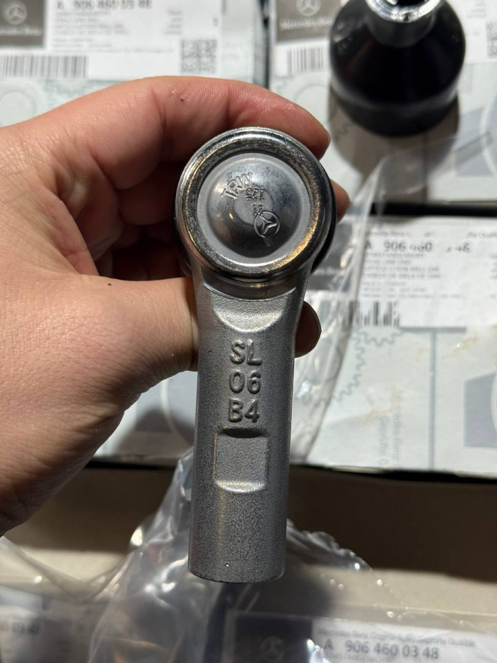 Наконечник тяги рульової Sprinter W906-907/VW Crafter Л=П