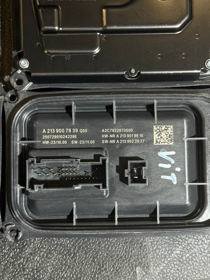 Модуль,блок керування фарою основним світло(LED) Sprinter W907-910